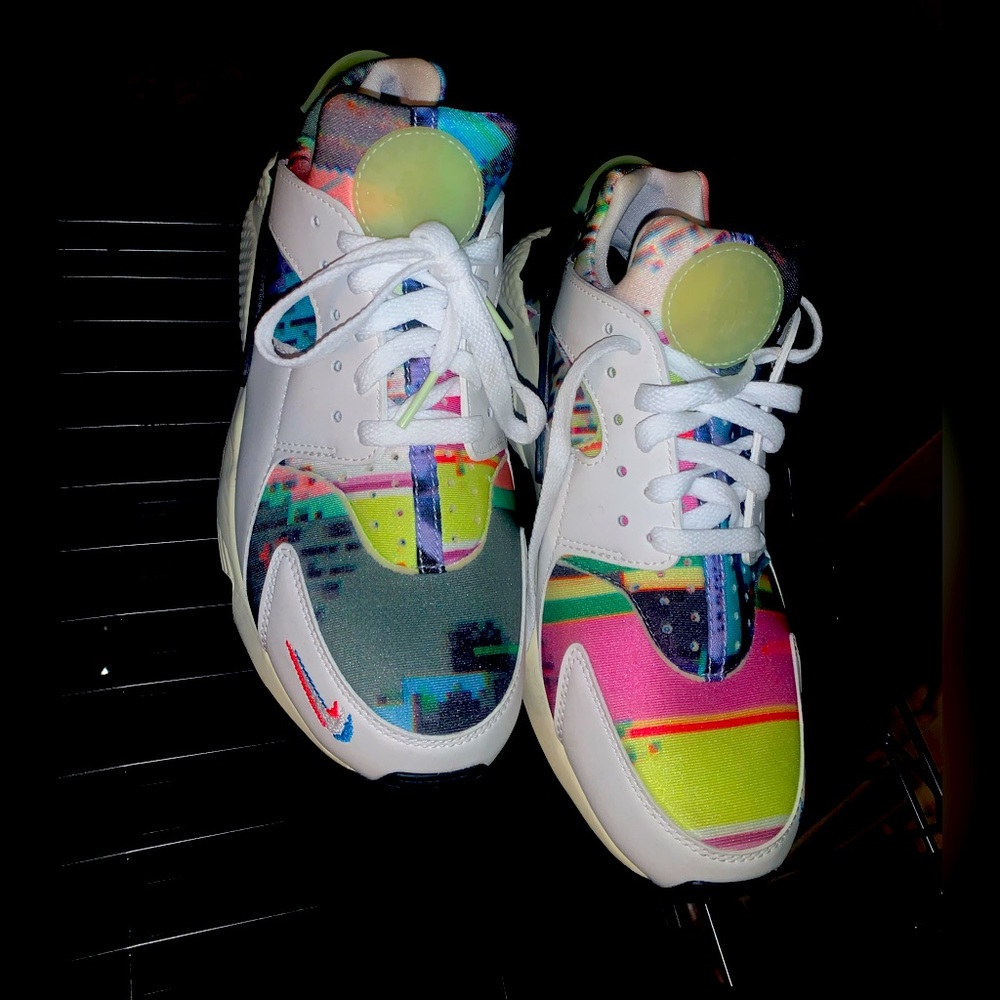 Nike Women Huraches Size 10 - fit size 7/7.5